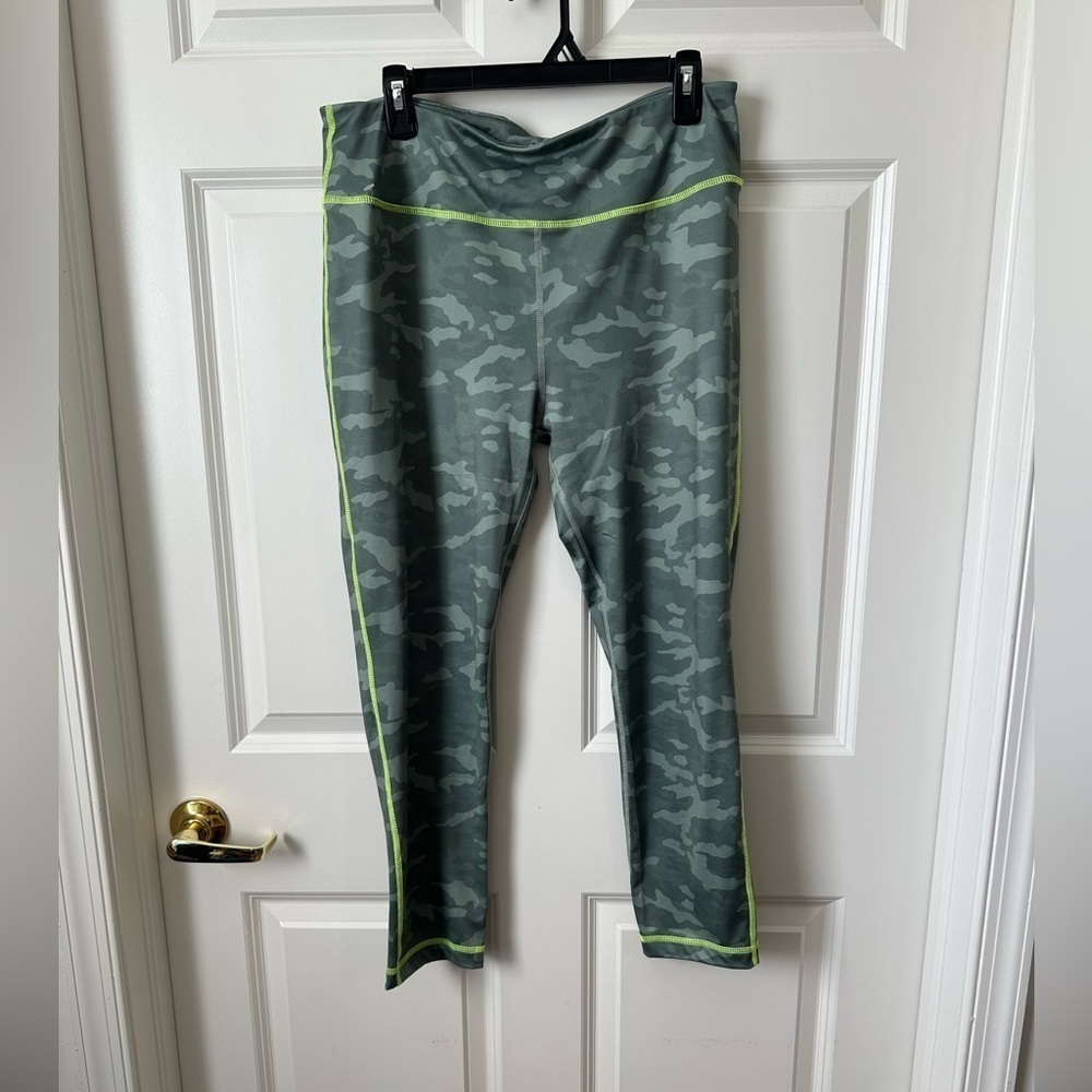 Vineyard Vines Printed Performance Leggings Camo Sage Olive Size L